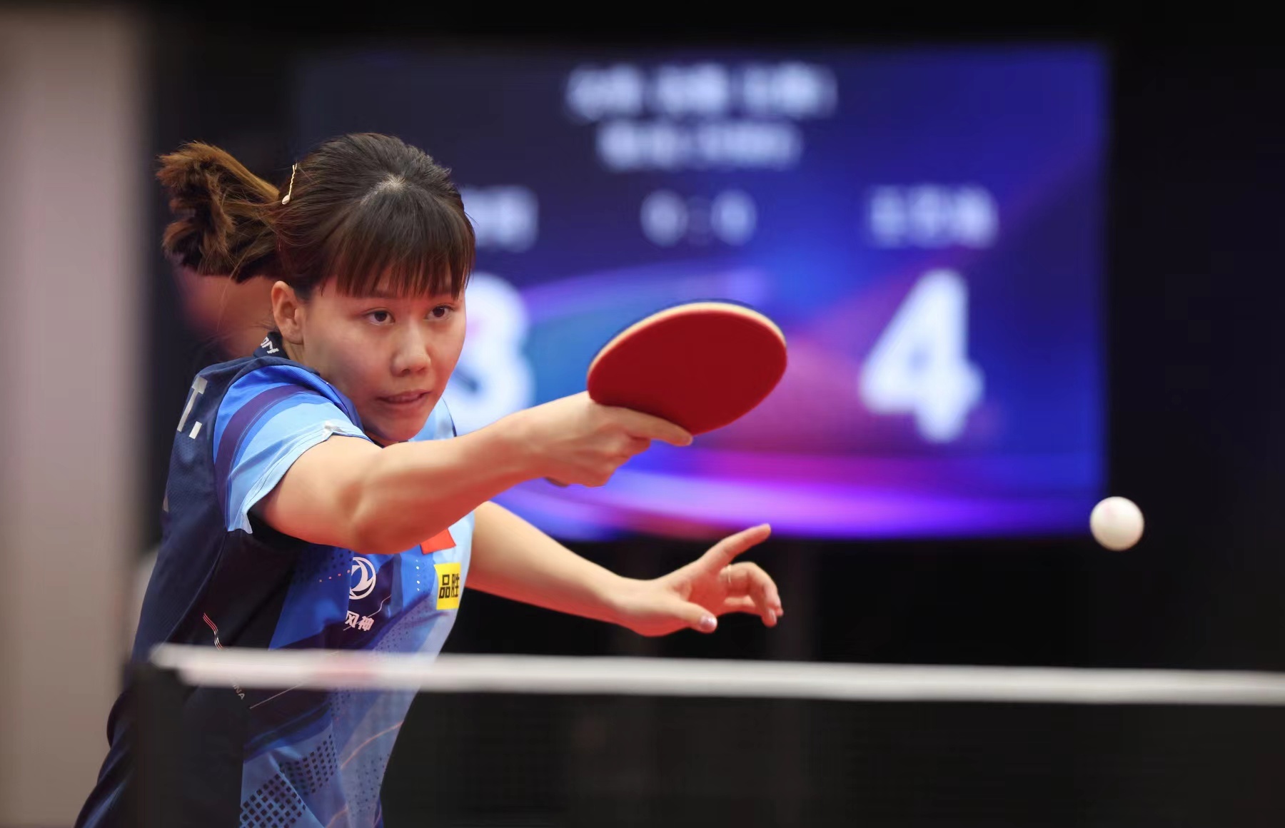 反而展现出 反而展现出